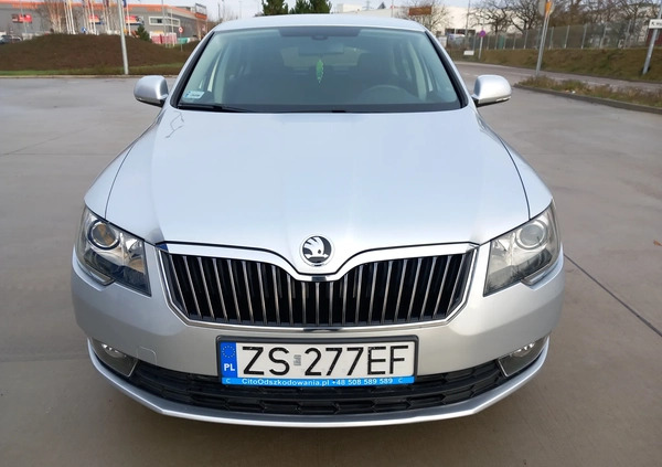 Skoda Superb cena 39900 przebieg: 198000, rok produkcji 2015 z Szczecin małe 497